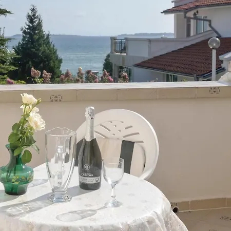 Three-bedroom Holiday In بيت للعطل